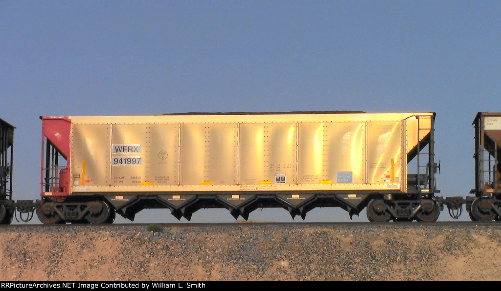 WB Unit Loaded Hooper Frt at Erie NV W-Pshr -37